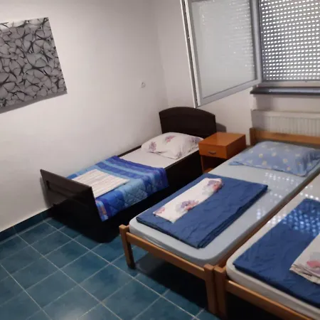 Prenociste Pecinci Biker Friendly Apartment Exterior photo