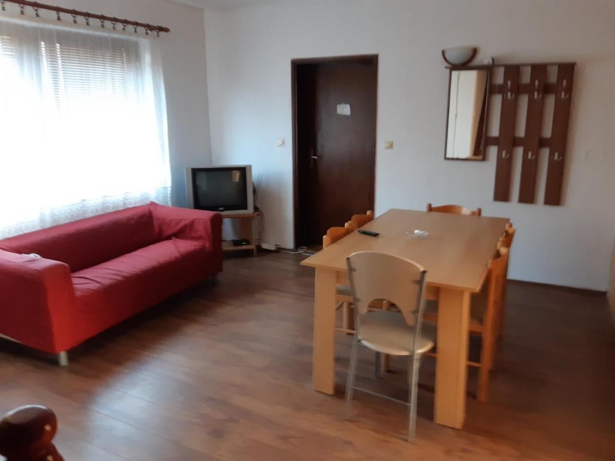 Апартаменты Prenociste Biker Friendly Pecinci