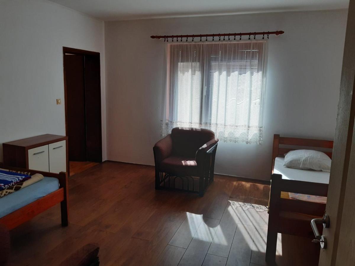 Апартаменты Prenociste Biker Friendly Pecinci